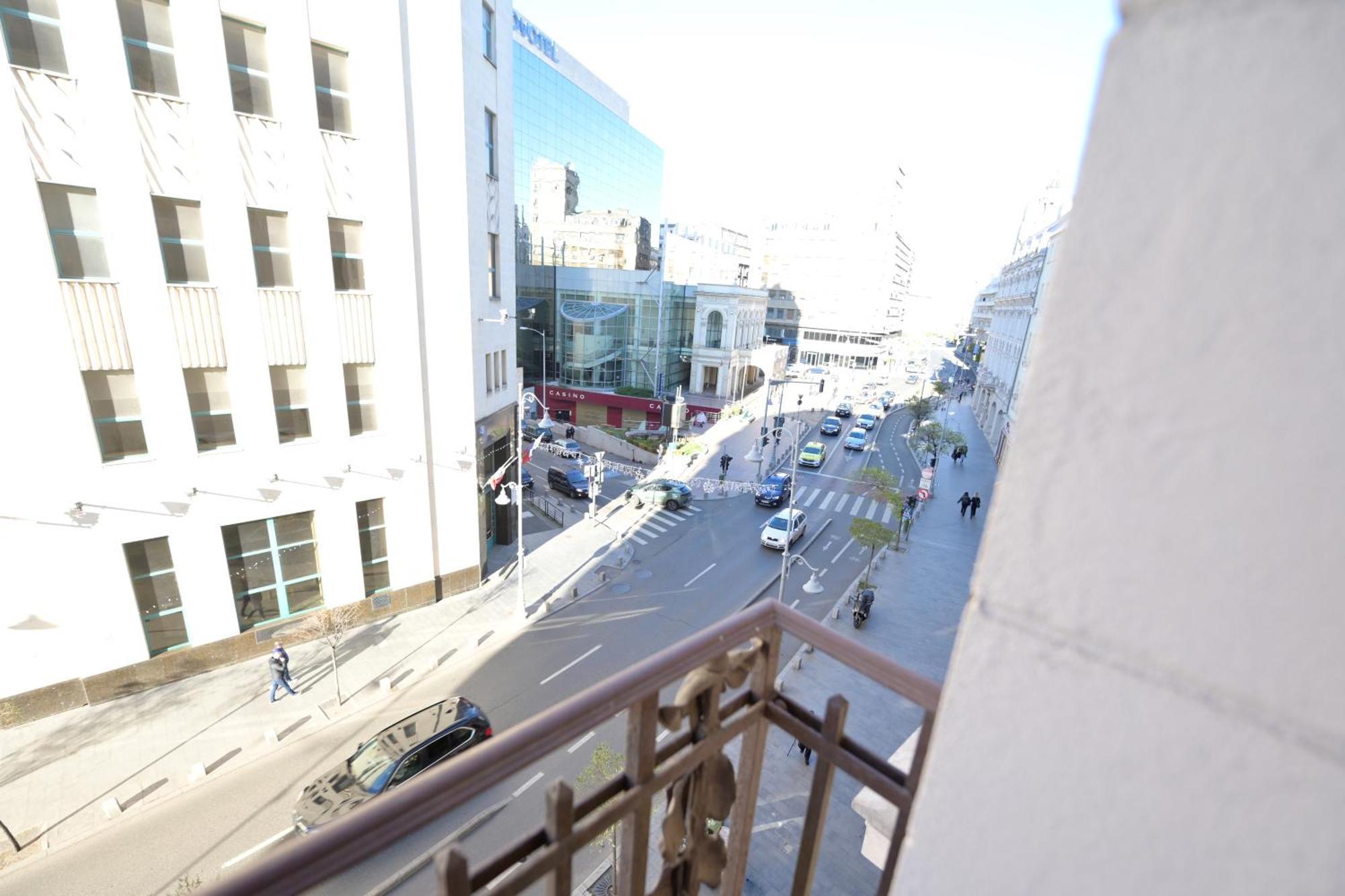 Umbrella Street Center Luxury 2 Bedroom *