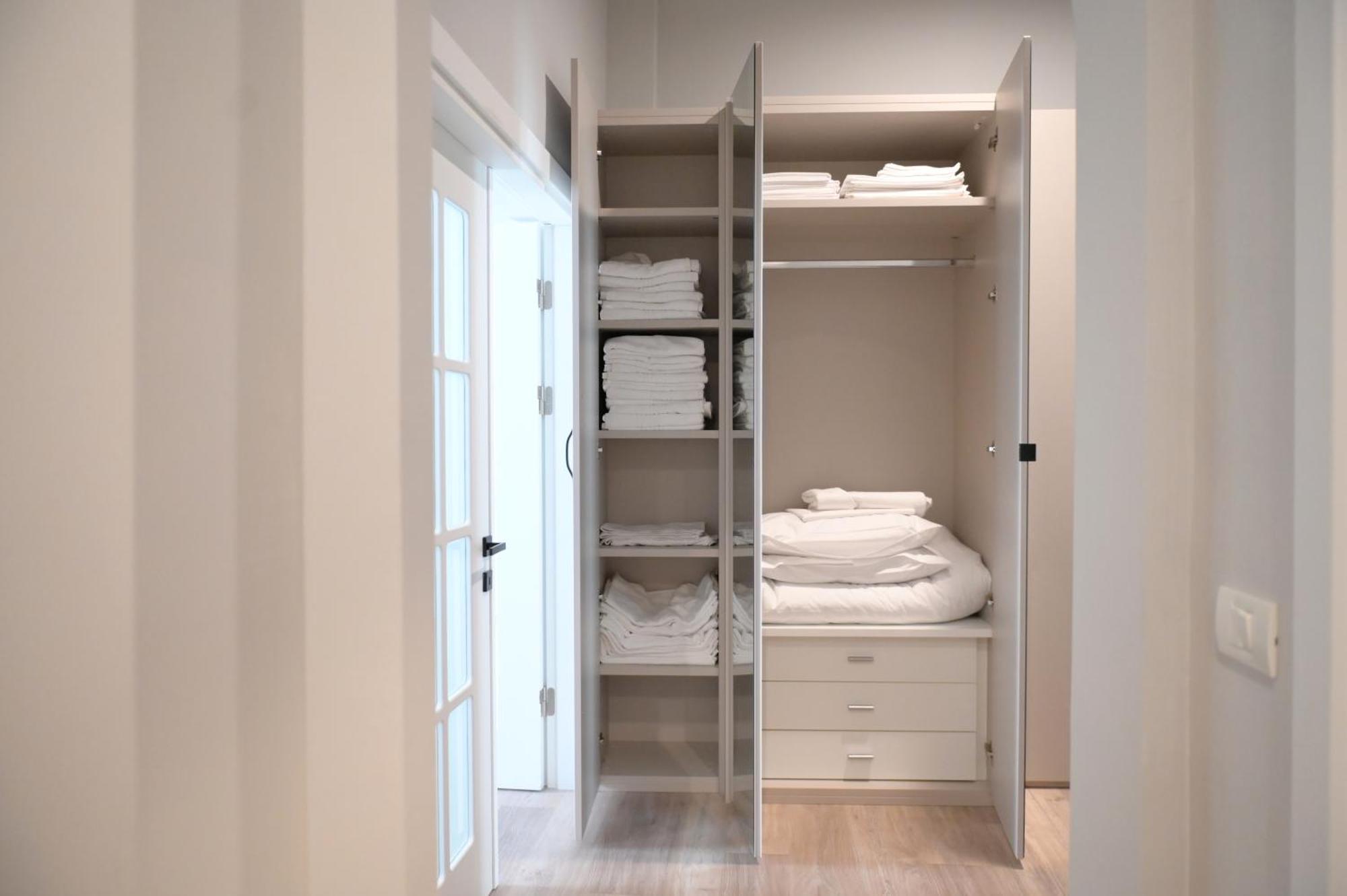 Umbrella Street Center Luxury 2 Bedroom * Bucarest