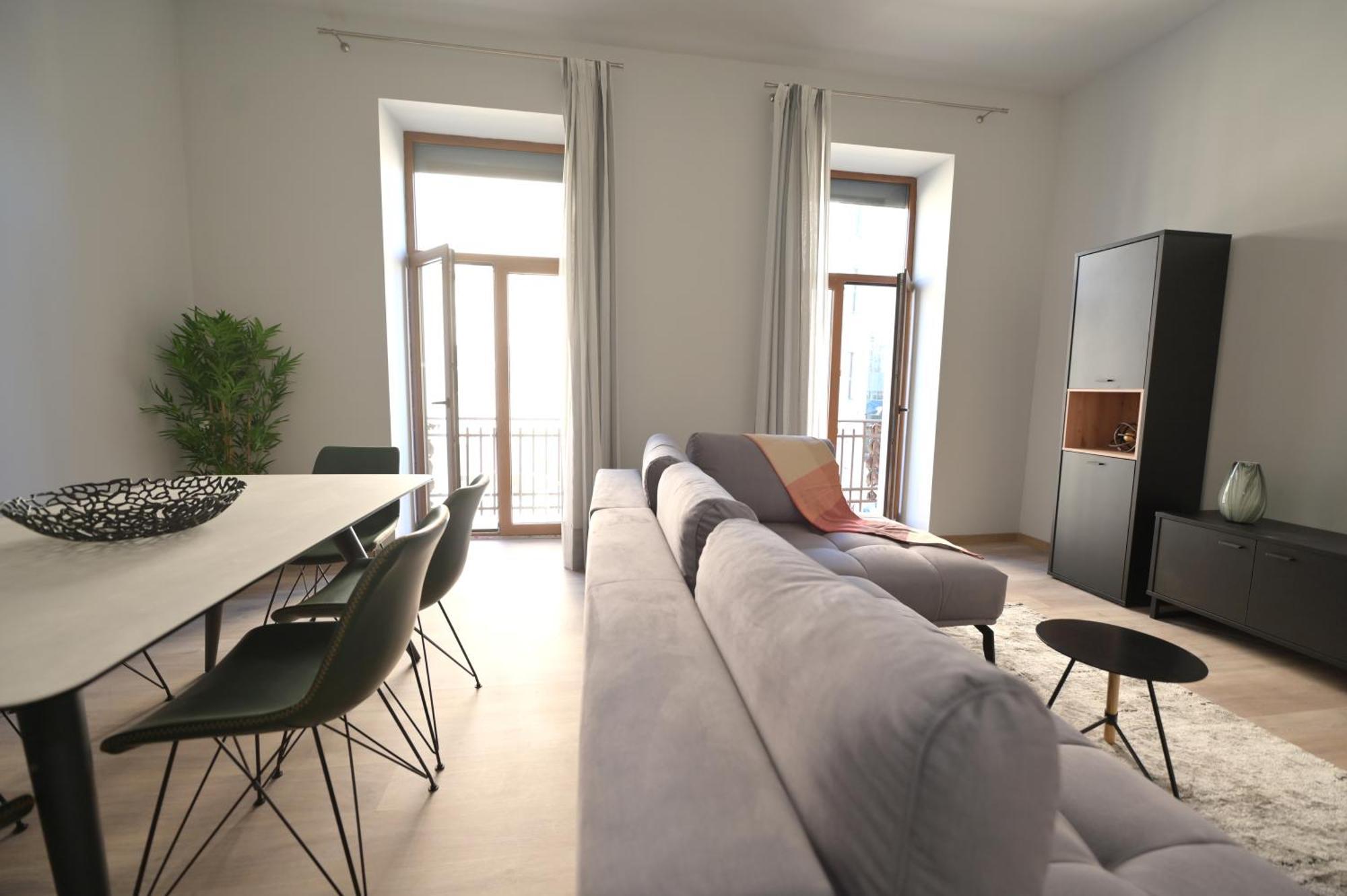 Umbrella Street Center Luxury 2 Bedroom * Bucarest